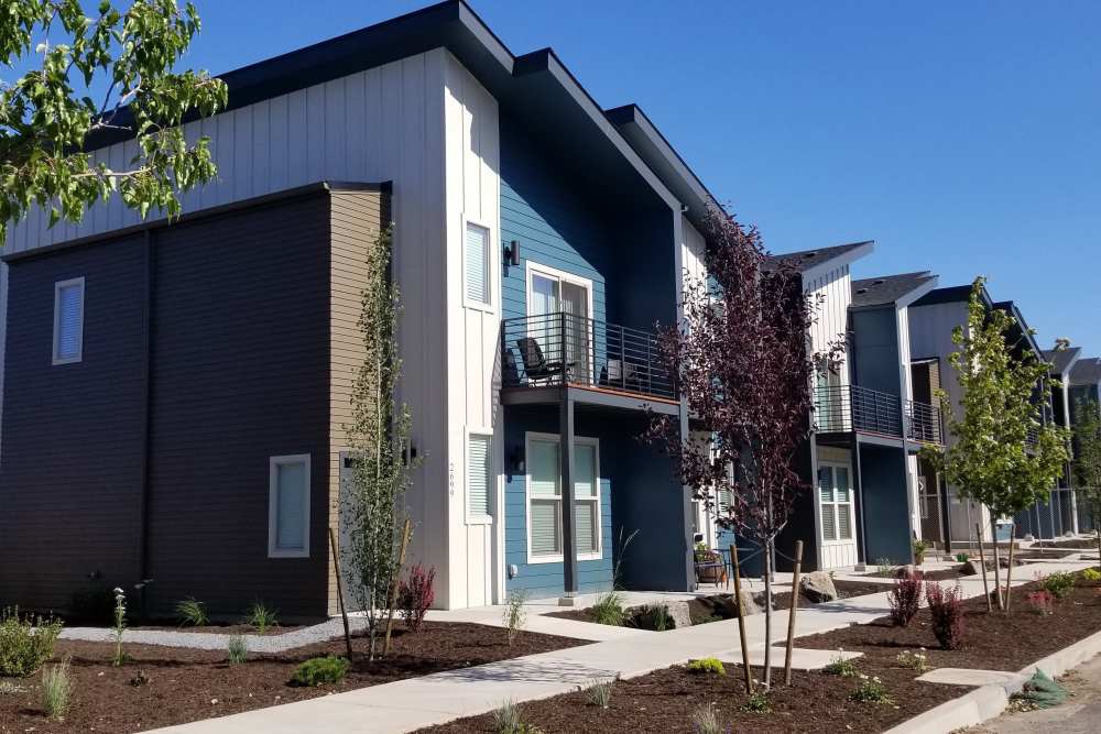 Exterior of the buildings at 27 Elm in Redmond, Oregon, 