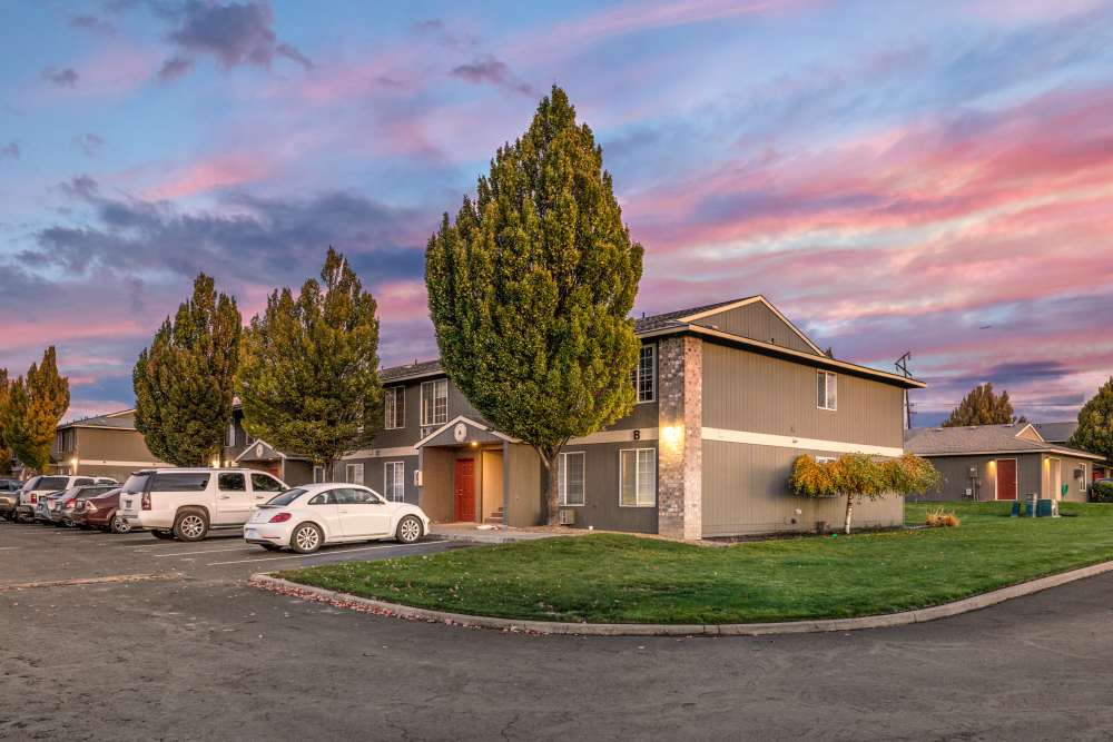Exterior of Cascade Ridge in Madras, Oregon