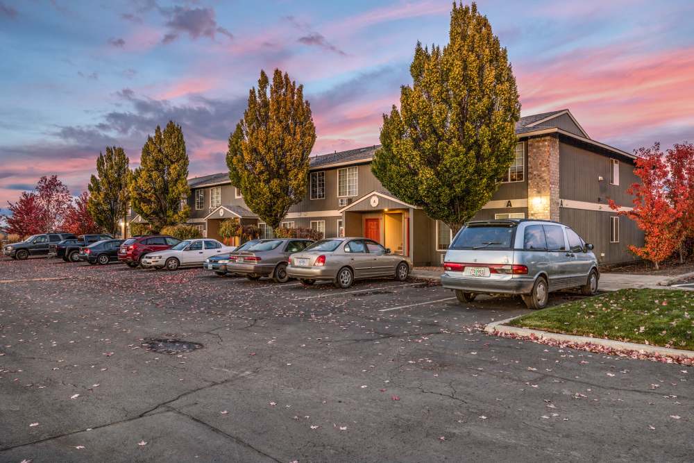 The community at dusk at Cascade Ridge in Madras, Oregon