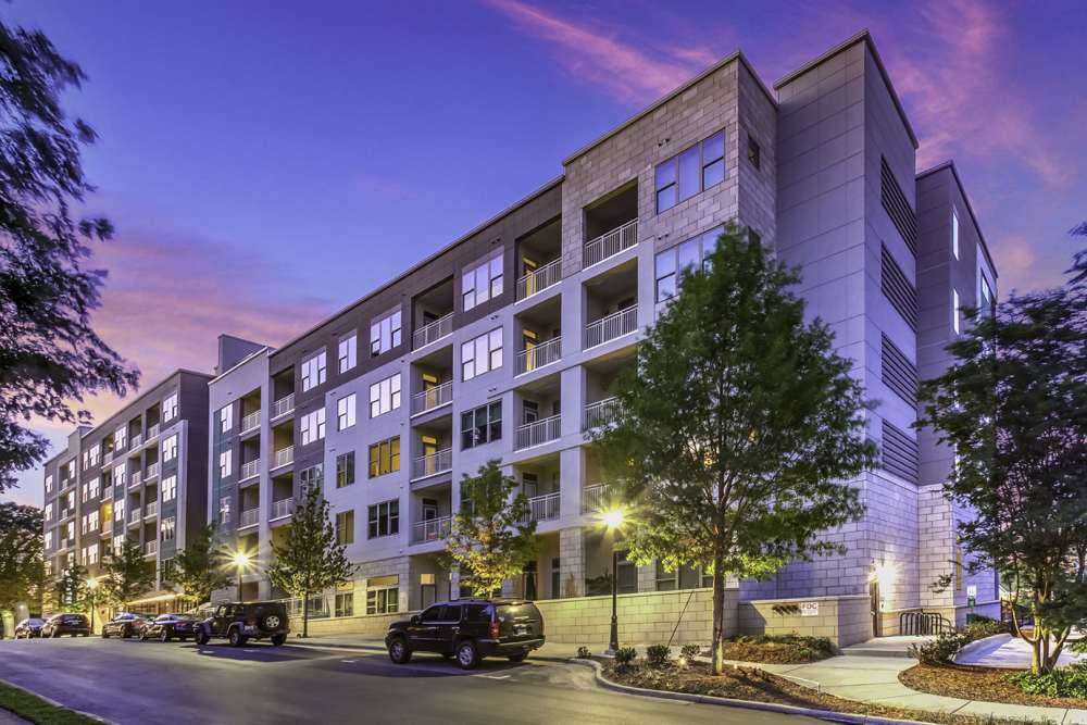 Exterior view of the apartment building and cars parked in front of it at Greenside in Charlotte, North Carolina