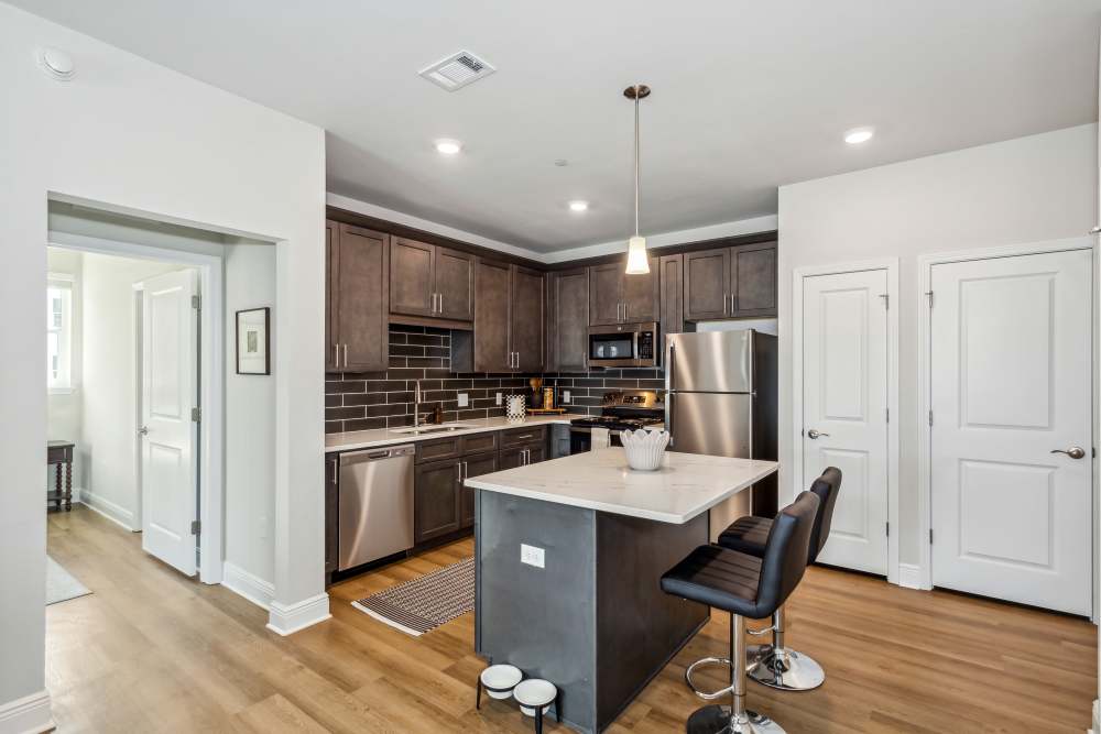 Pensacola, FL Pet-Friendly Apartments - City North - Kitchen with Stainless-Steel Appliances, Cabinets, and Granite-Style Countertops