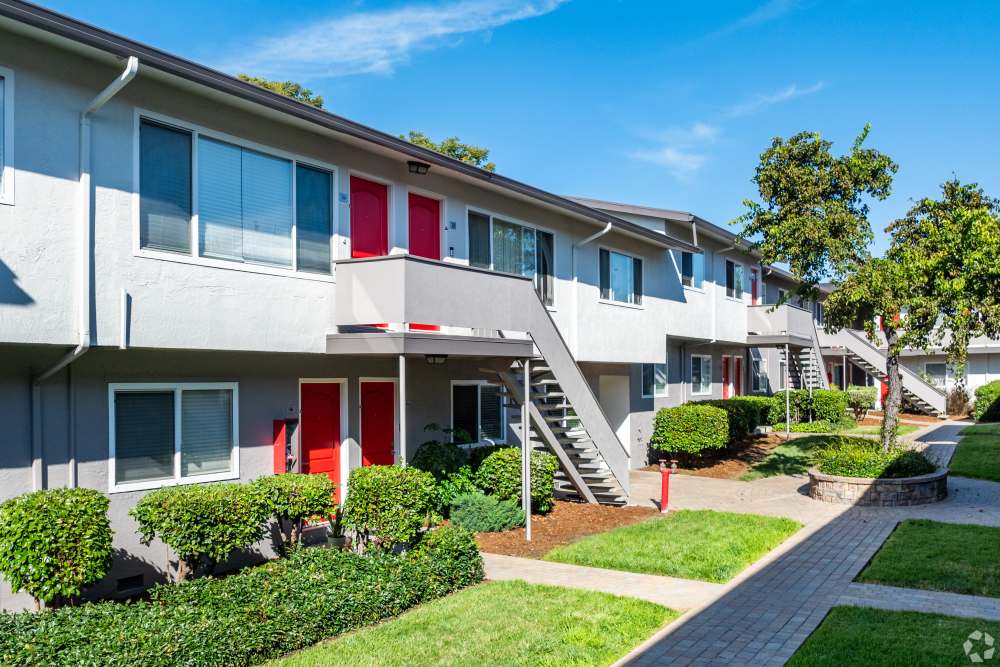 Two-Bedroom Apartments in San Leandro, CA - Marina Plaza Apartments - Courtyard with a Manicured Lawn, Apartment Complex View, and Sidewalk Access