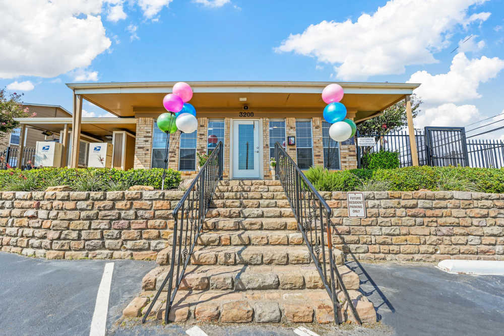 Exterior shot ofBroadmoor Place in Irving, Texas