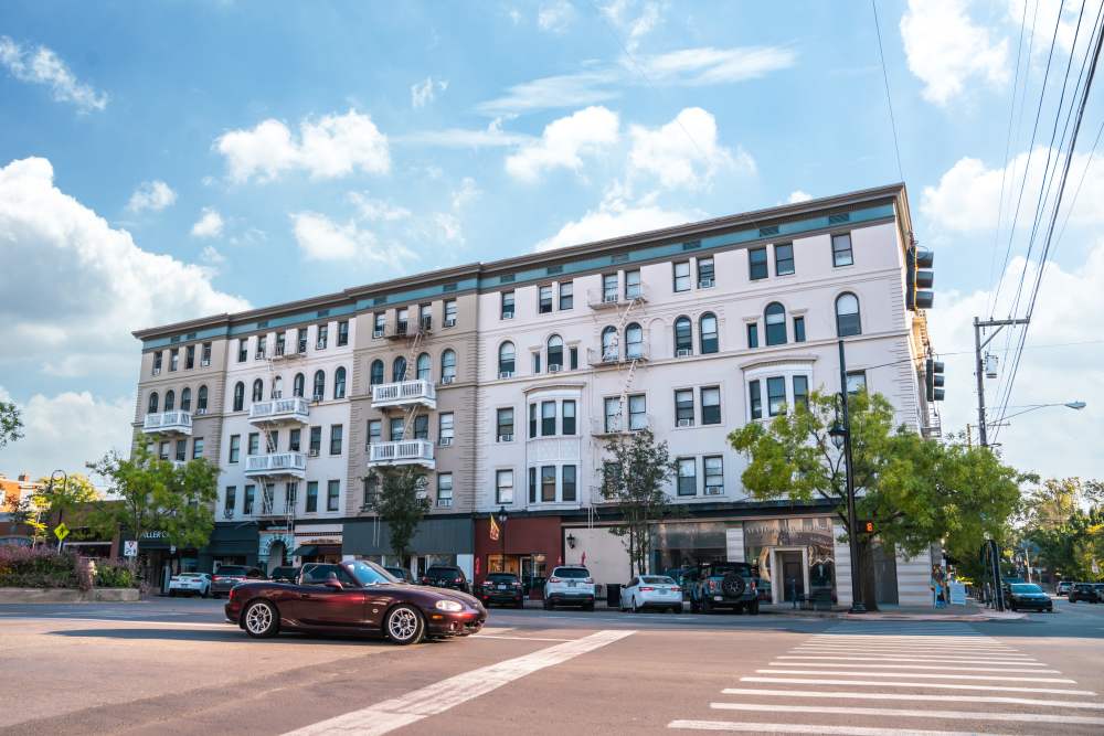 Beautiful building at À L'aise Hyde Park in Cincinnati, Ohio