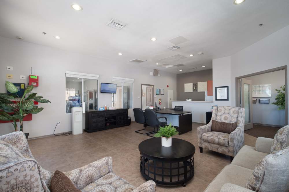Clubhouse seating area at Steeple Chase Apartments in Peoria, Arizona