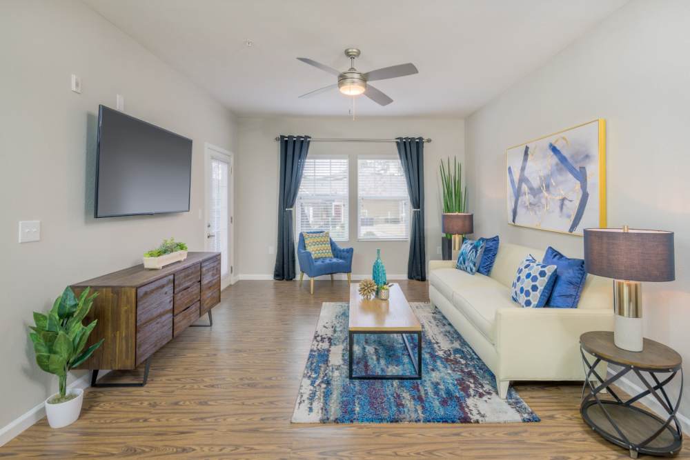 Spacious living room with hardwood floors and ceiling fan at Retreat at RTP in Durham, North Carolina