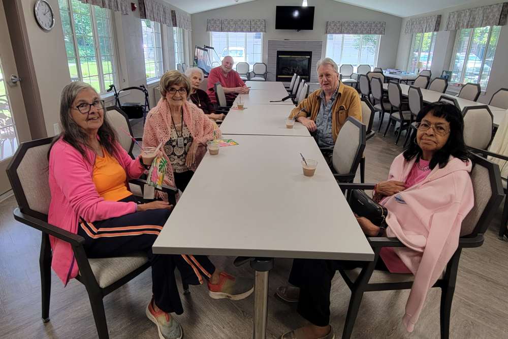 Residents smiling and hanging out together at Lighthouse Pointe by Barclay House in Chesapeake, Virginia