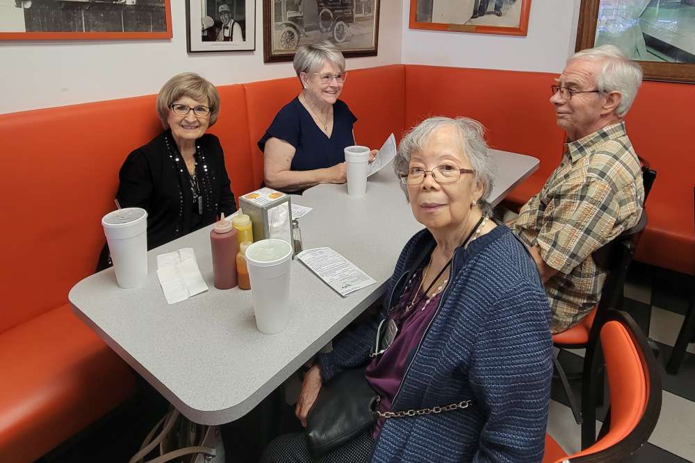 Residents enjoying a meal out near Lighthouse Pointe by Barclay House in Chesapeake, Virginia