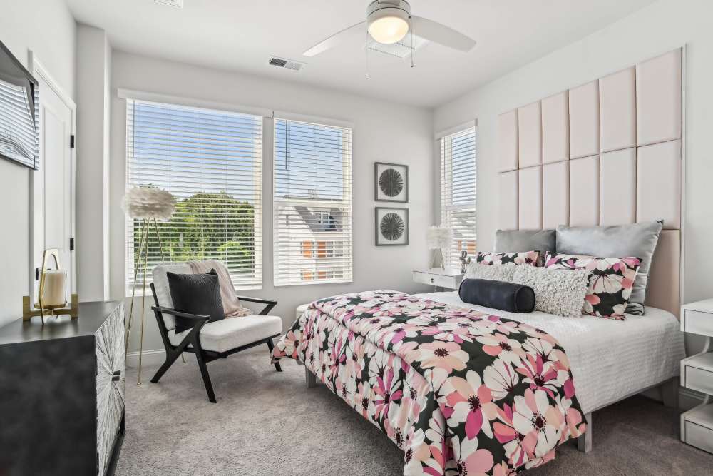 Bedroom with dressing table at Crossings At NoDa in Charlotte, North Carolina