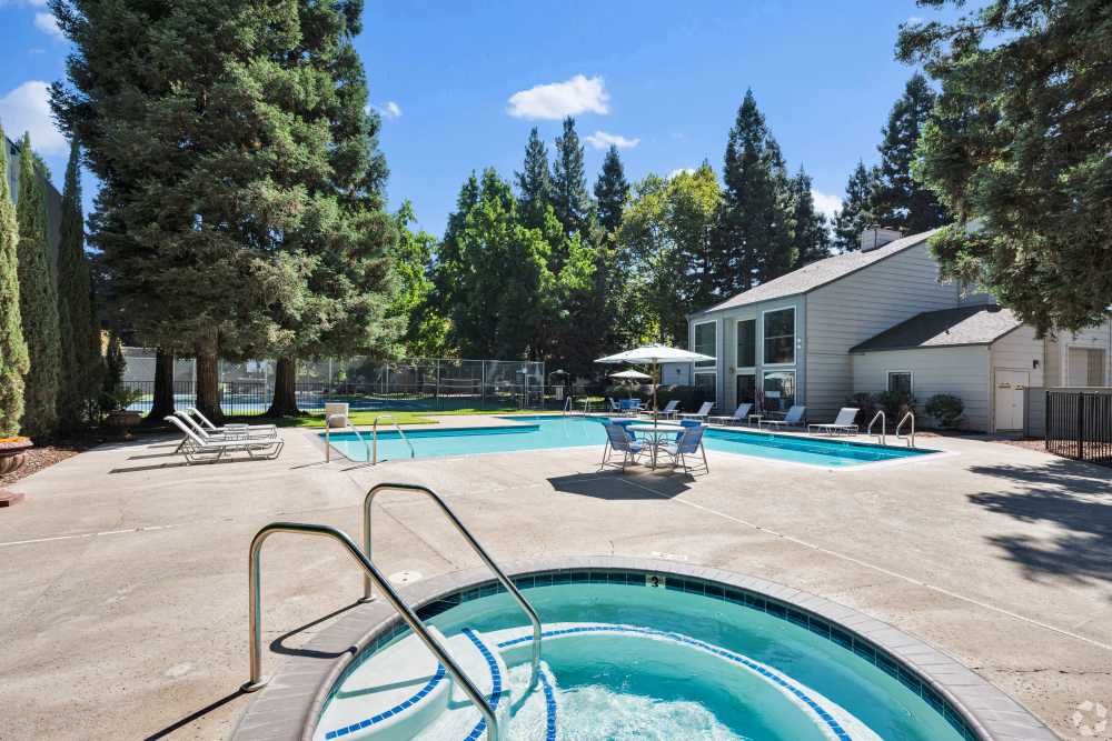 Hot tub at Ashford Park in Sacramento, California