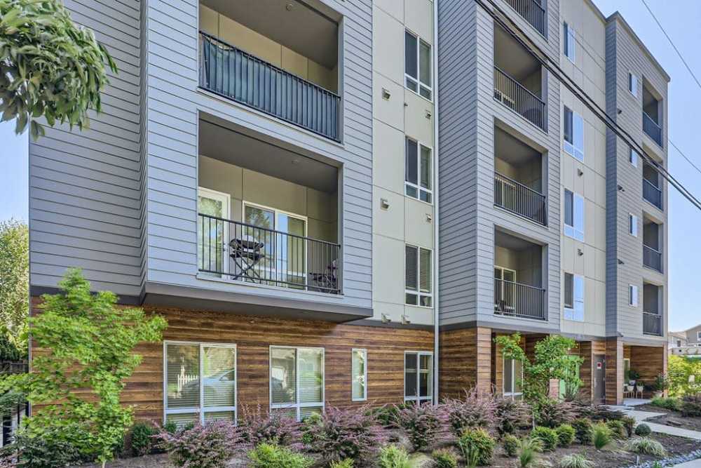 View of the exterior of the apartment at The Lookout in Everett, Washington