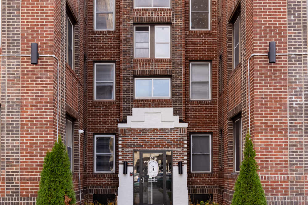 771 Farmington Ave