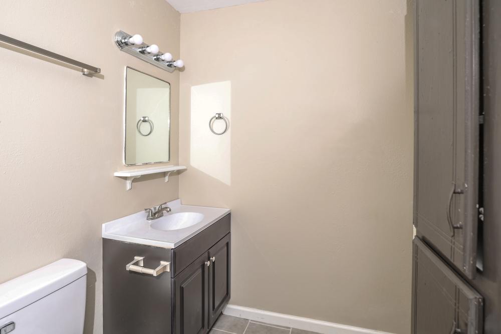 Model bathroom at Carleton Crossing in Stillwater, Oklahoma