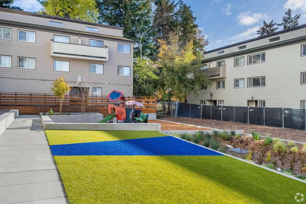 Wide Garden in Bryant Manor in Seattle, Washington