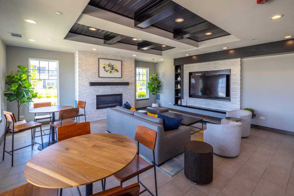 clubhouse seating at ((location_name}} in Romeoville, IL