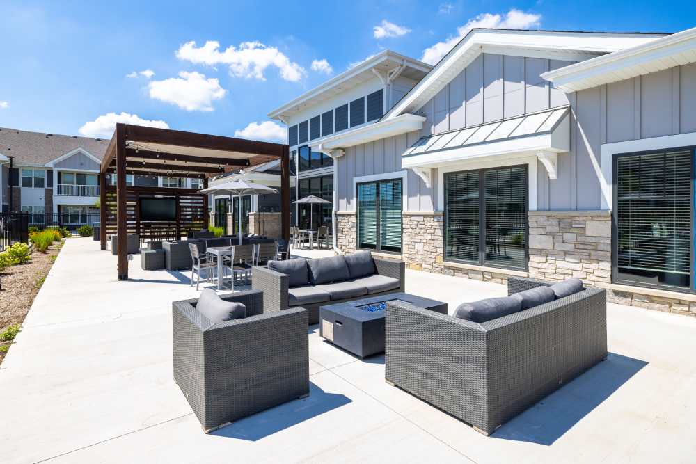 patio seating at ((location_name}} in Romeoville, IL