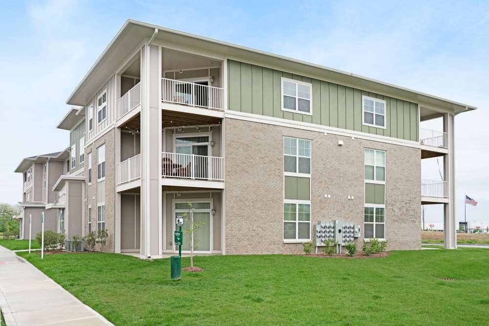 exterior at ((location_name}} in Avon, IN