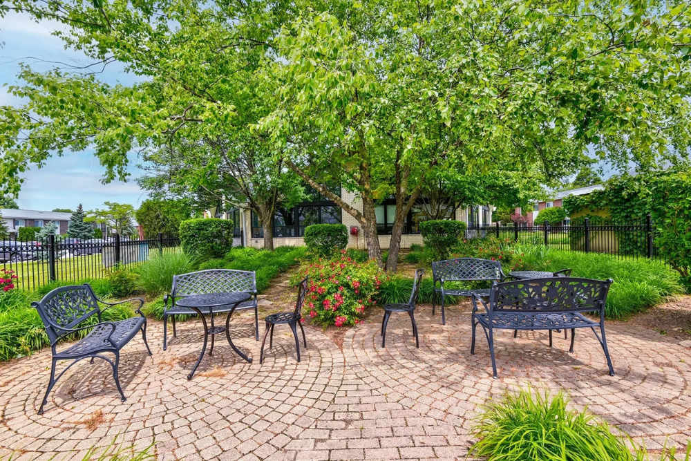 Outdoor seating area with chairs at Park Ridge Commons in Des Plaines, Illinois