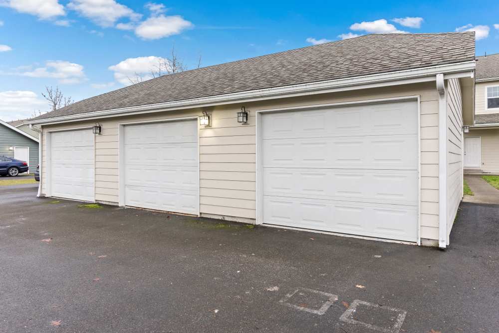 Detached Garage in Discovery Village