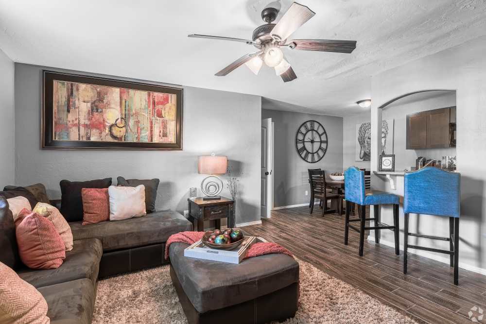 Living room at Oxford Oaks Apartments in Edmond, Oklahoma
