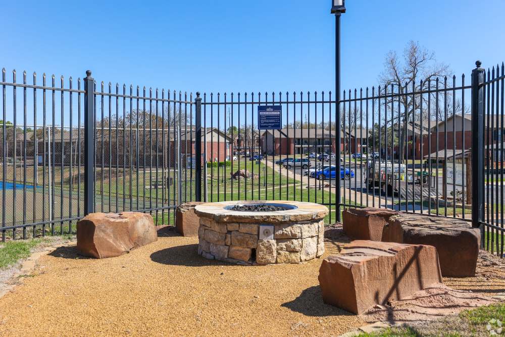 Outdoor firepit at Oxford Oaks Apartments in Edmond, Oklahoma