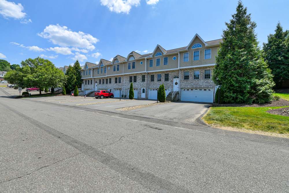  Exterior view of the apartment building at Hawthorne Estates in Oakdale, PA