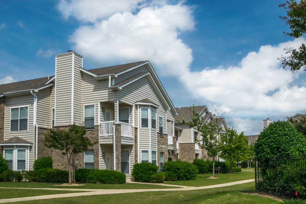 Exterior of the property at Waterford Place Apartments & Townhomes in Memphis,Tennessee