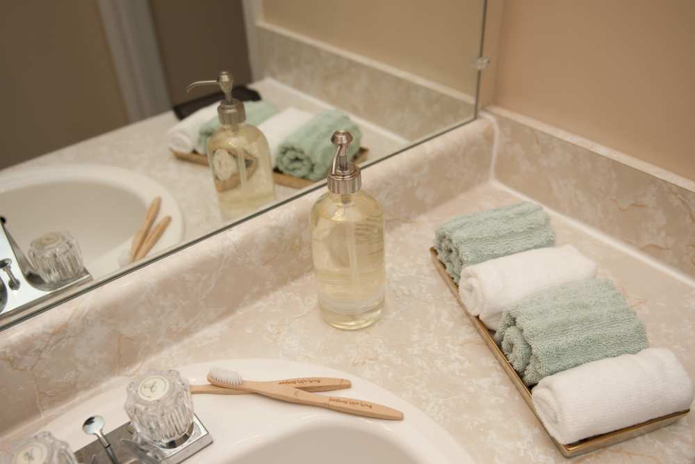 Wash basin and bathroom accessories at Waterford Place Apartments & Townhomes in Memphis,Tennessee