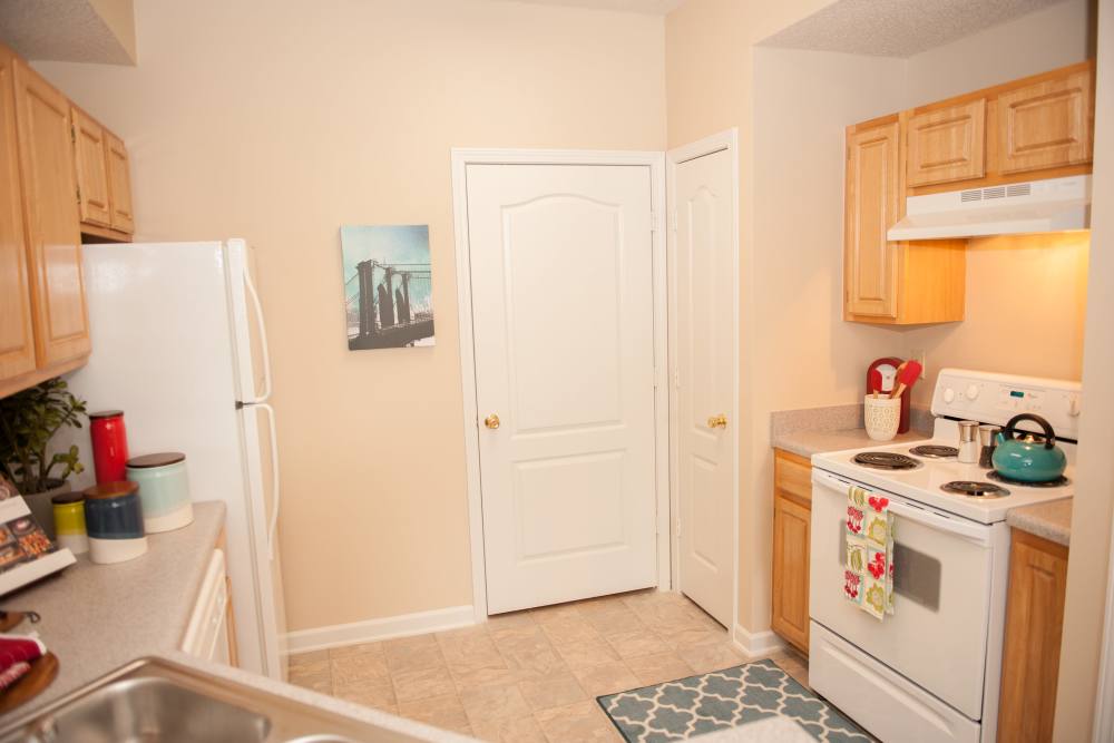 Kitchen with wooden cabinets, oven and granite countertop at Waterford Place Apartment Homes in Memphis,Tennessee