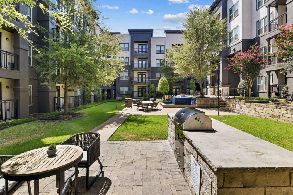 Outdoor courtyard  with grilling station at Trinity Bluff & Trinity District in Fort Worth, Texas
