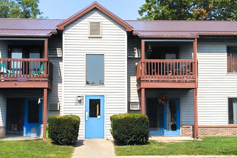 Exterior shot of the apartments at Mill Pond (Brooklyn) in Brooklyn, Michigan
