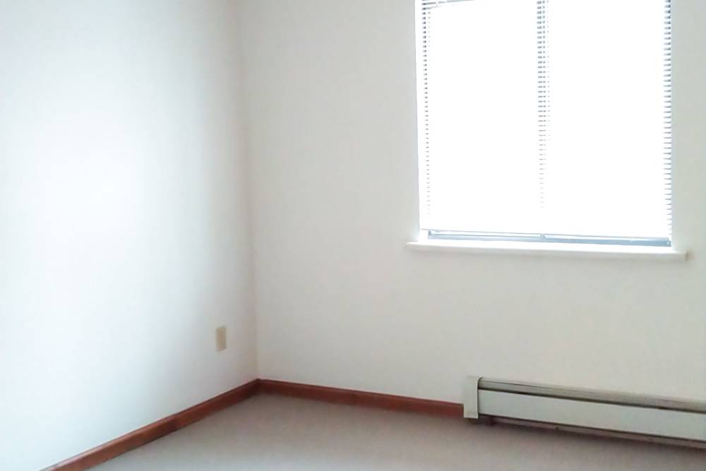Bedroom with window at Mill Pond (Brooklyn) in Brooklyn, Michigan