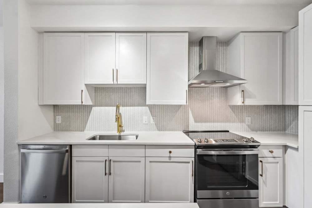 Quartz countertops in the kitchen at Dorian and Encore in Plano, Texas