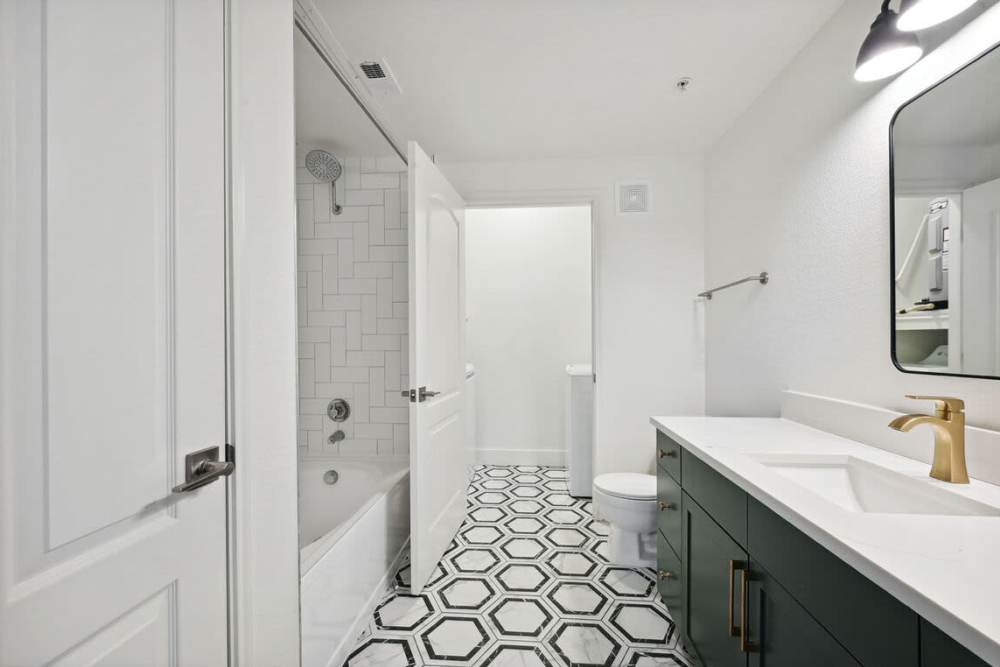 Bathroom with quartz countertops at Dorian and Encore in Plano, Texas
