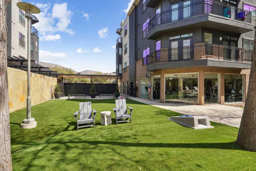Outdoor relaxing area beside the pool area at Dorian and Encore in Plano, Texas