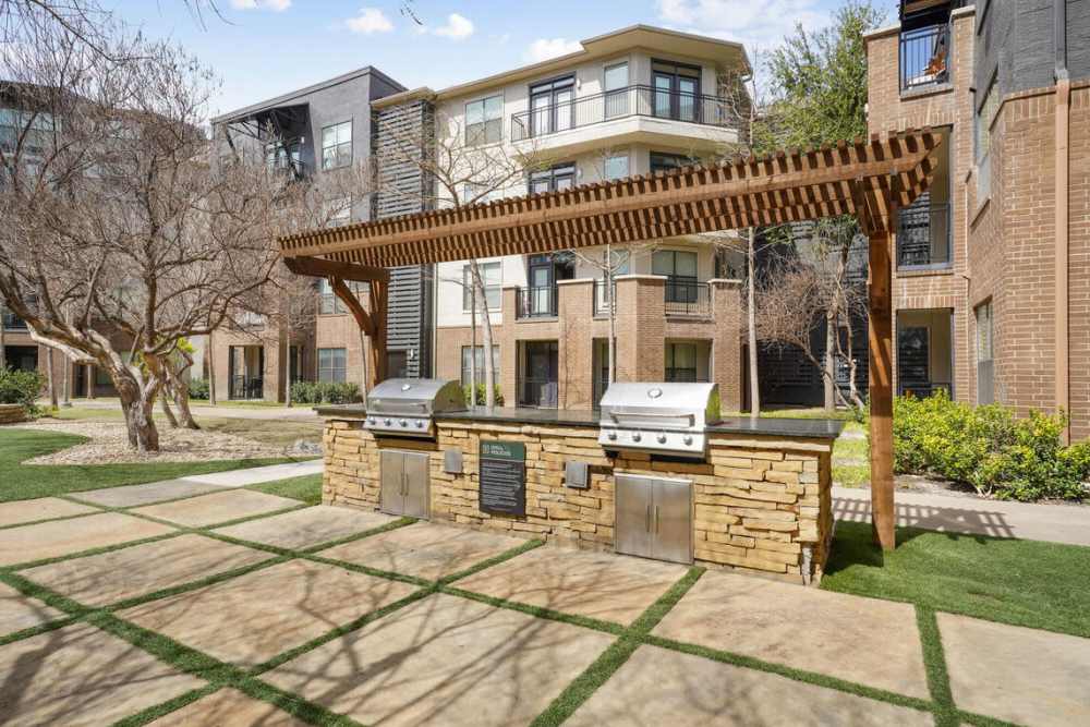 Grilling area at Dorian and Encore in Plano, Texas