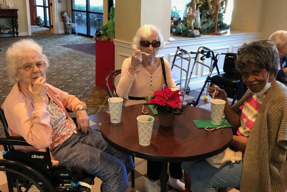 Residents dining at Grand Villa of Port Charlotte in Port Charlotte, Florida