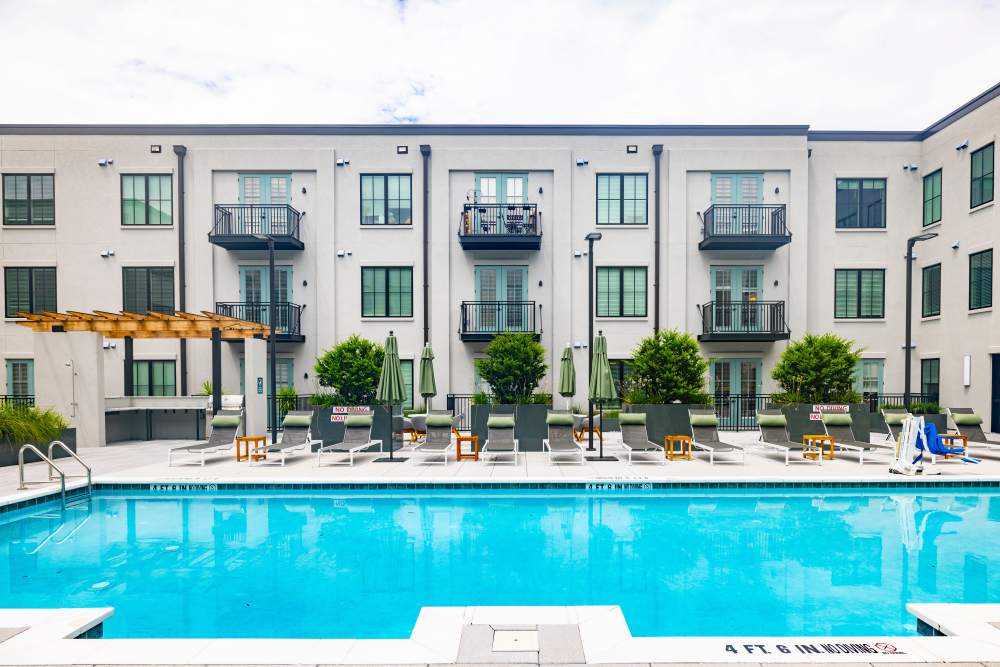 The swimming pool with an apartment building behind it at The Lowe in Savannah, Georgia
