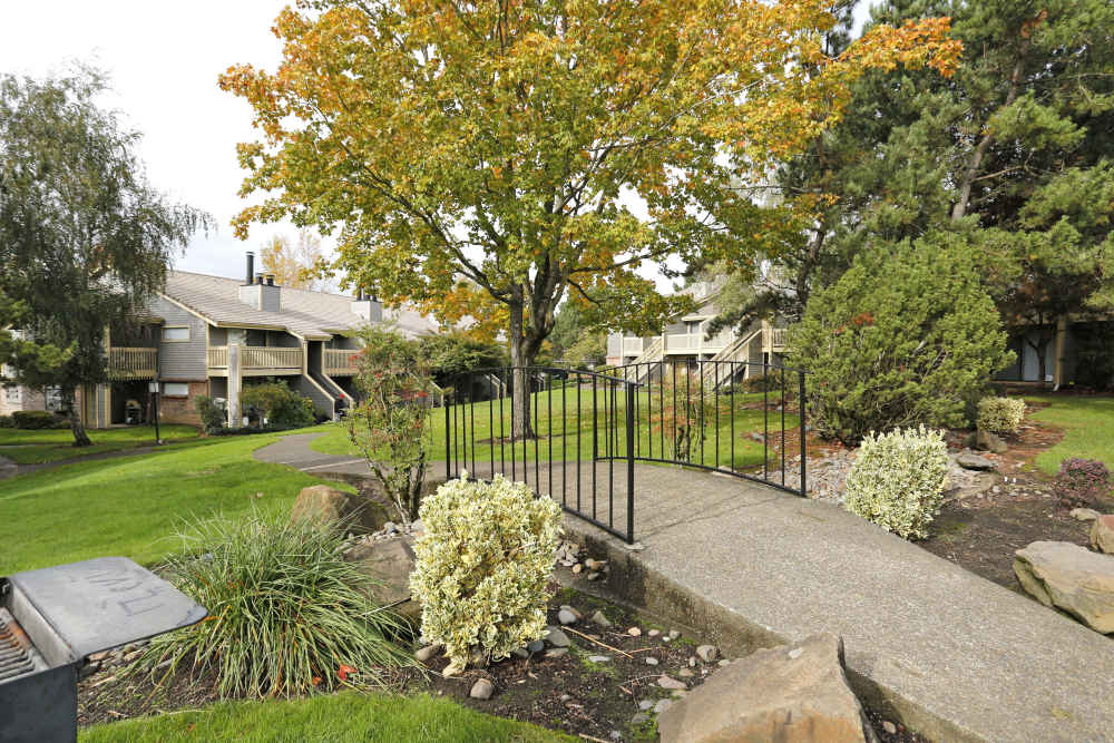 Exterior view of the building at Ansley Murrayhill in Tigard, Oregon