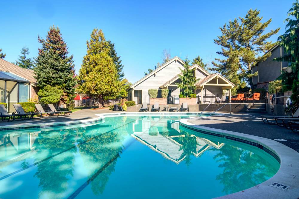 Resort-style swimming pool at Ansley Murrayhill in Tigard, Oregon