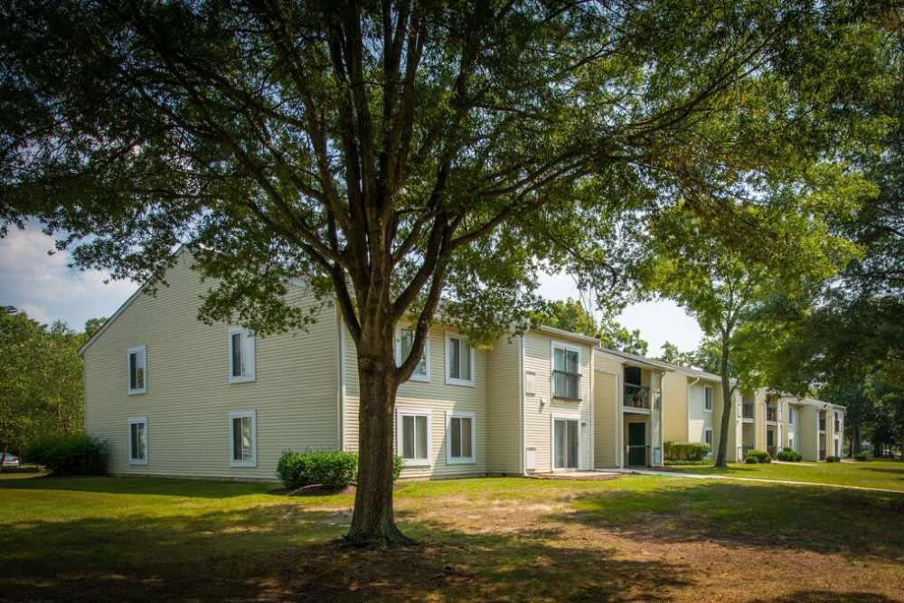 Property exterior with white buildings at Smallwood Gardens in Waldorf,Maryland