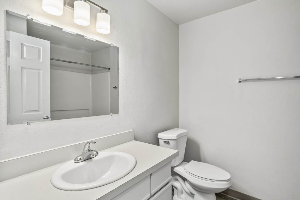 Modern bathroom at Cascade Ridge in Madras, Oregon