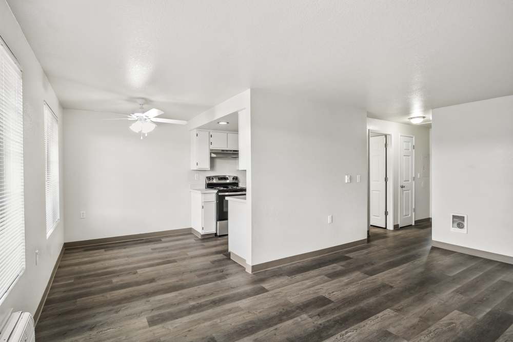 Spacious living room at Cascade Ridge in Madras, Oregon
