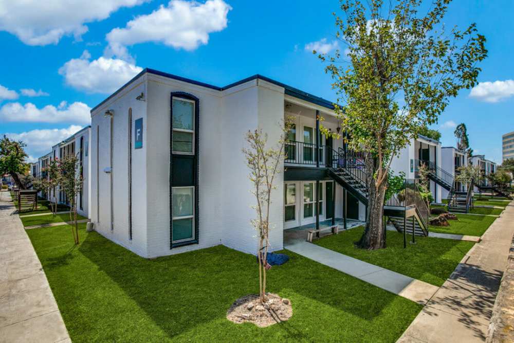 Exterior view of the apartment building at Palatia Apartment Homes in San Antonio, Texas