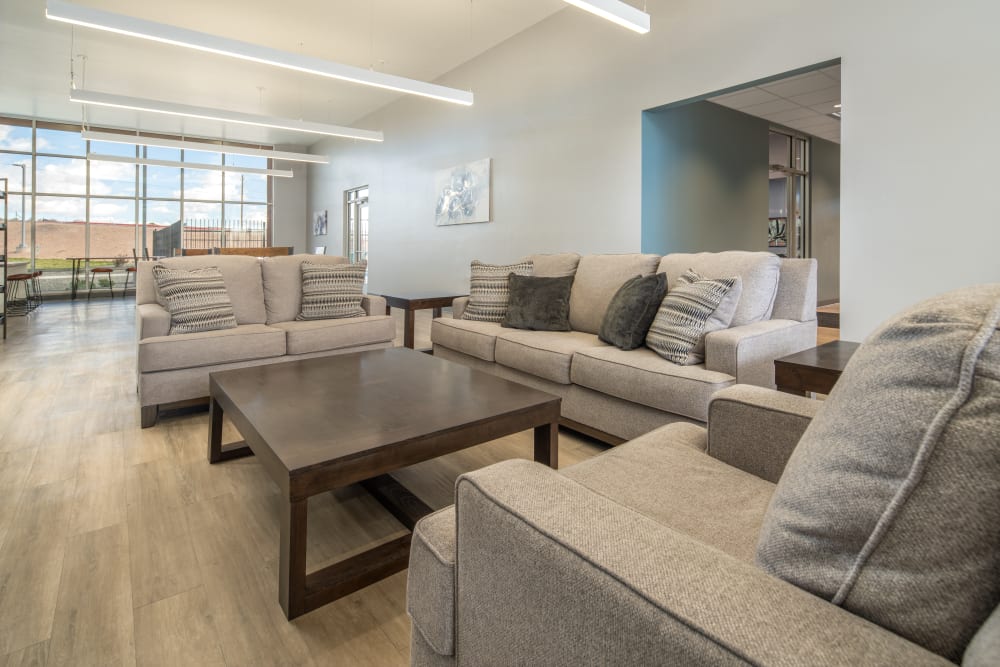 Clubhouse lounge at 550 Paseo Apartments in Rio Rancho, New Mexico
