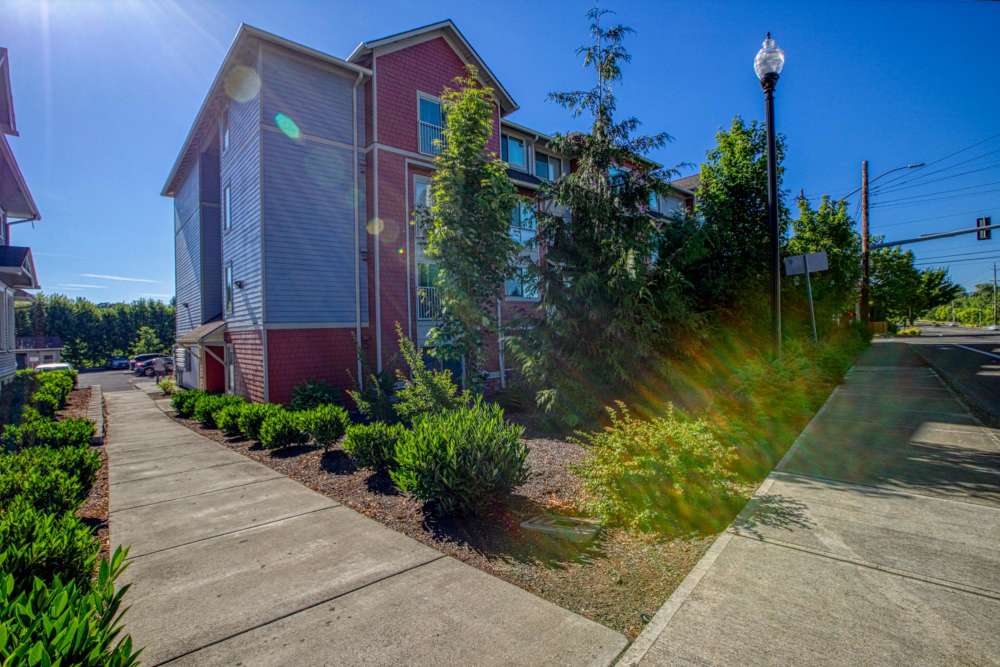 Exterior view of the apartment building at Blanton Commons in Beaverton, Oregon