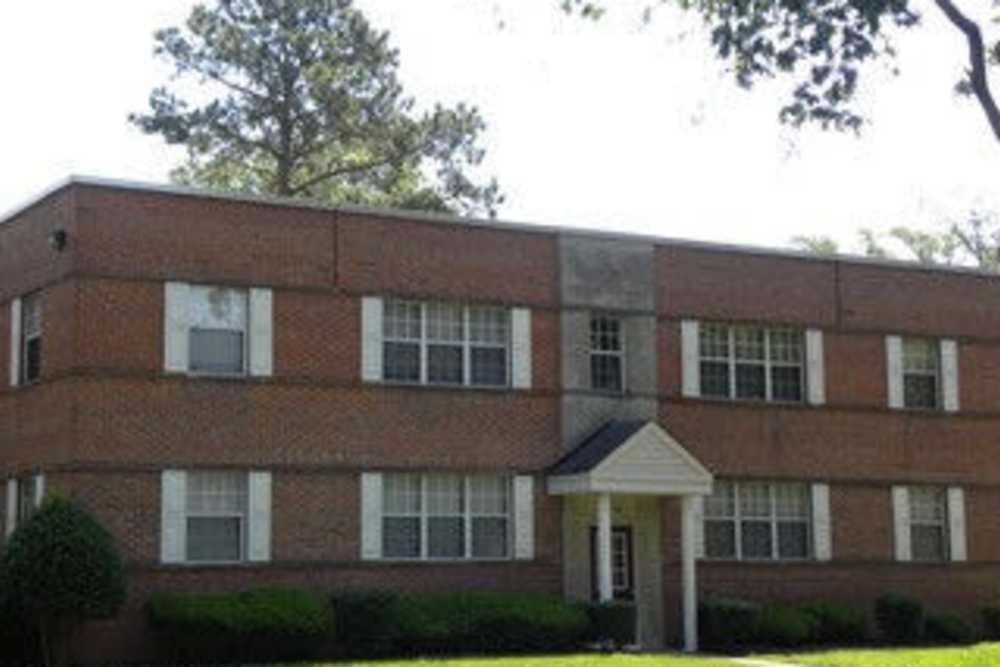 Outdoor view of Parkwood Manor in Norfolk, Virginia
