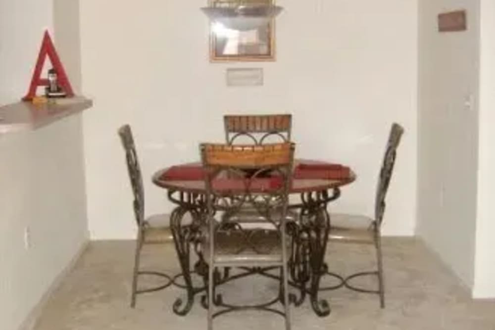 Dining area at Ochlockonee Pointe Apartments in Midway, Florida