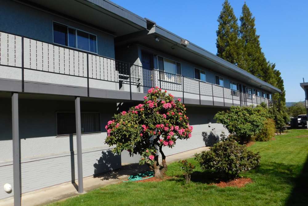 Exterior at The Royals in Springfield, Oregon