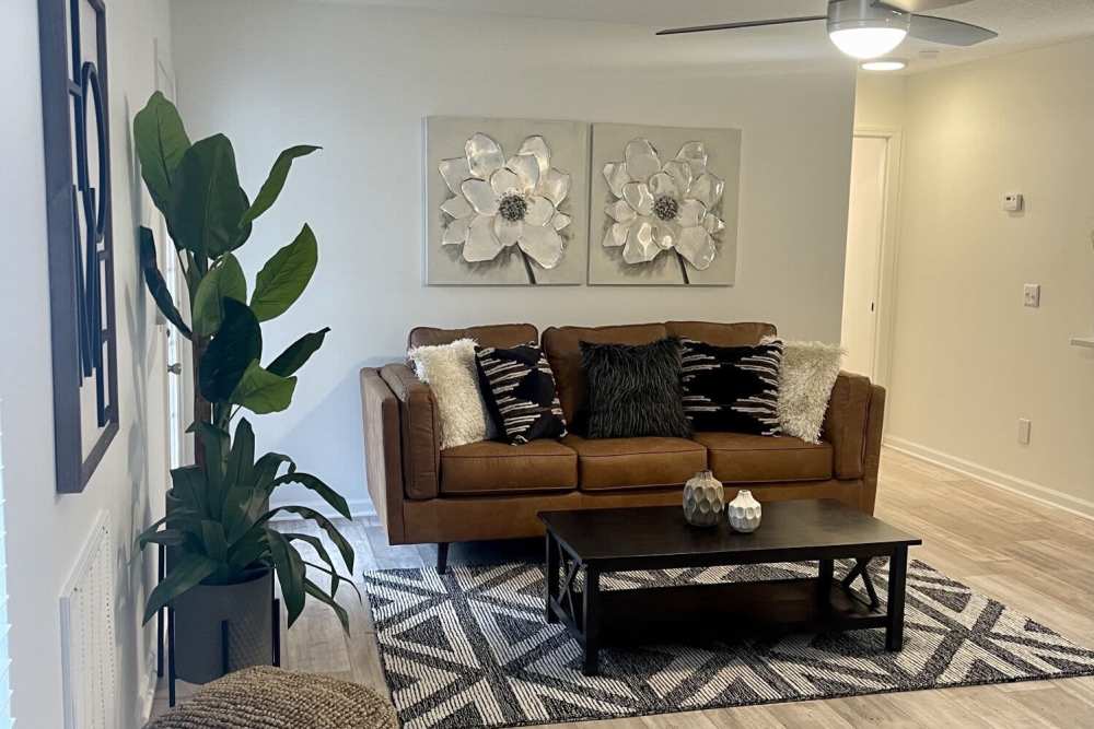View of living room at Park on Gilder Creek in Mauldin, South Carolina